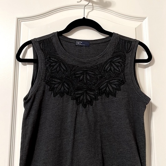 GAP Gray Embroidered Tank Top - Picture 4 of 14